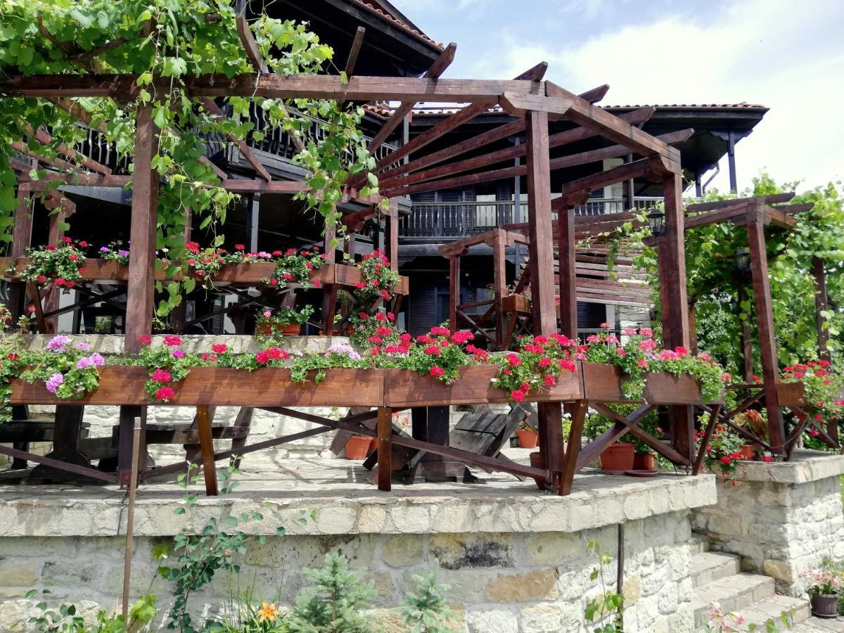 Trifon Zarezan Family Hotel Glavatarți Exterior foto
