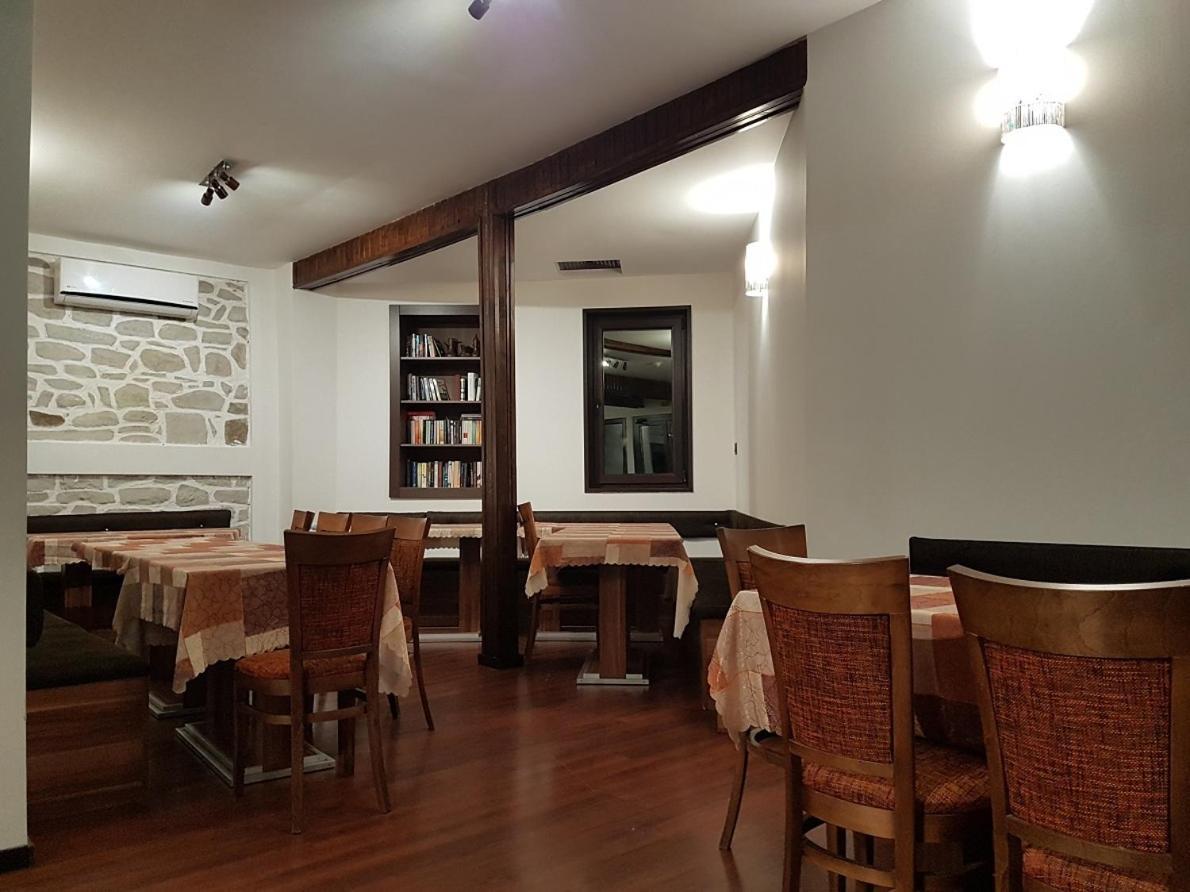 Trifon Zarezan Family Hotel Glavatarți Exterior foto