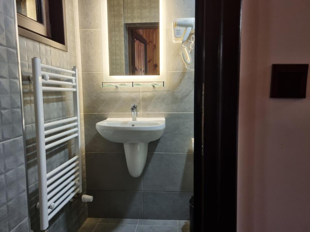 Trifon Zarezan Family Hotel Glavatarți Exterior foto